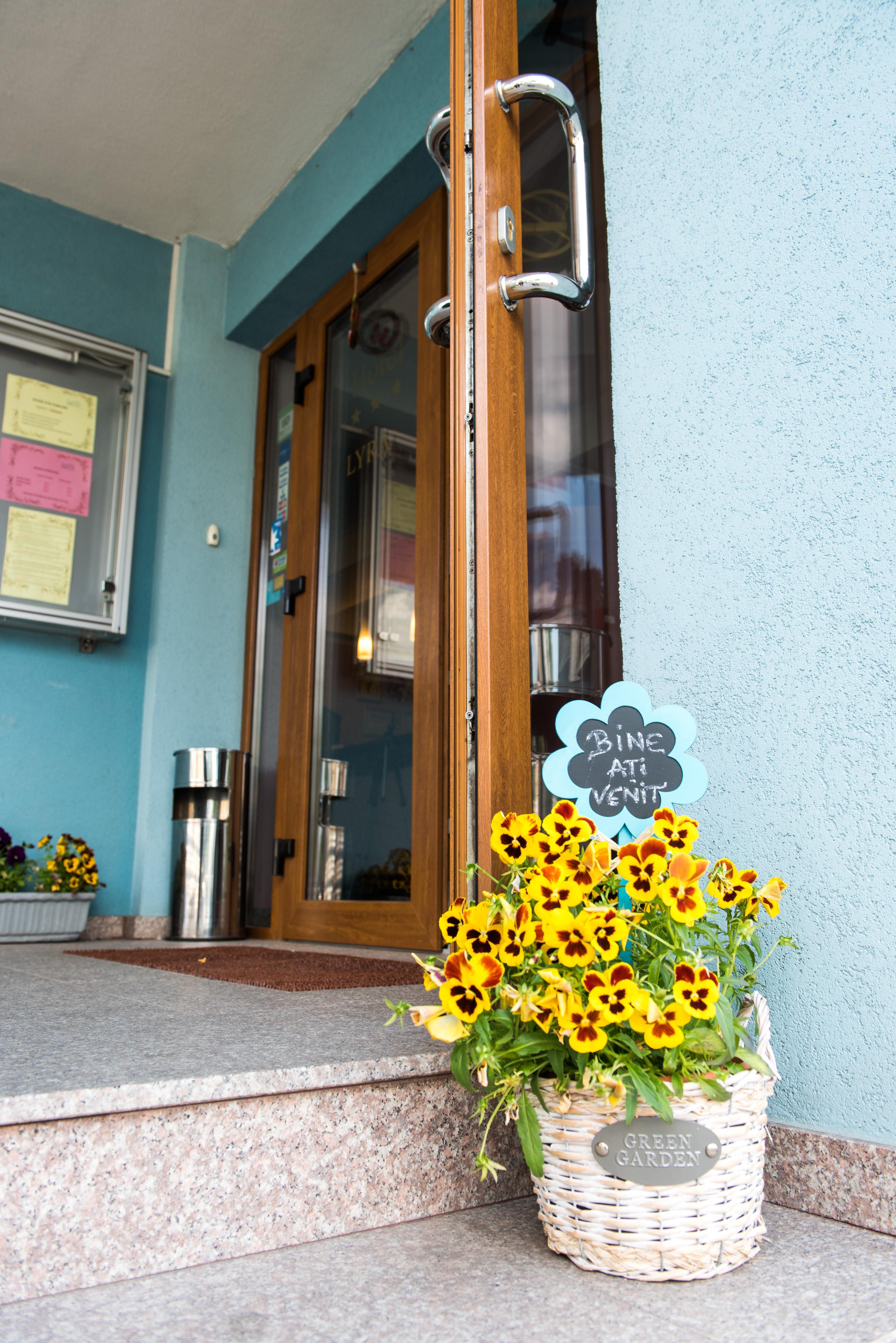Hotel Lyra Oradea Exterior photo